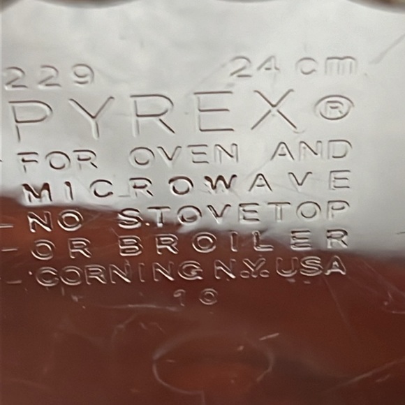 Pyrex Pie Plate #229 Clear Glass Deep Dish 24 cm 9.5” Scalloped Fluted Edge USA - Picture 9 of 9